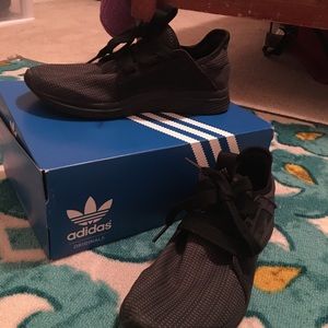 Adidas black edge Lux bounce tennis shoe